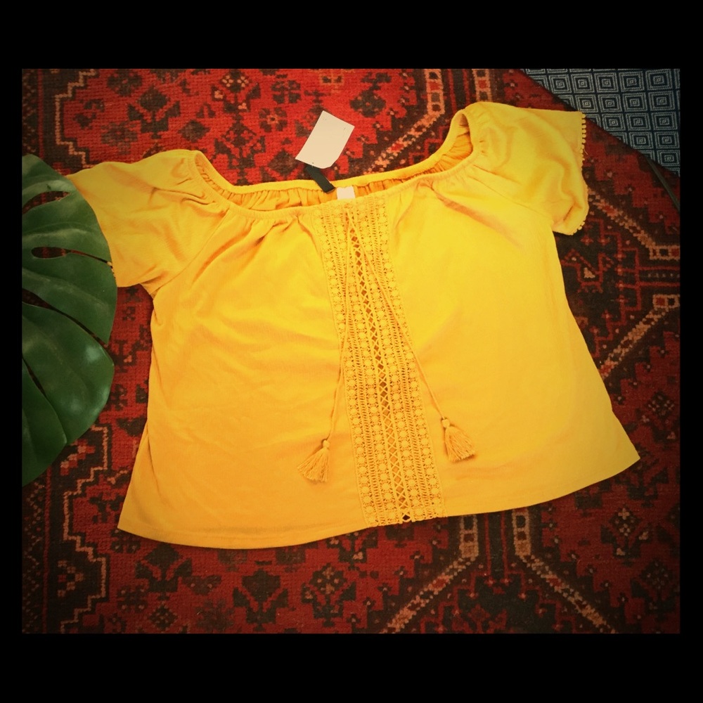 New with tags mustard yellow H&M top